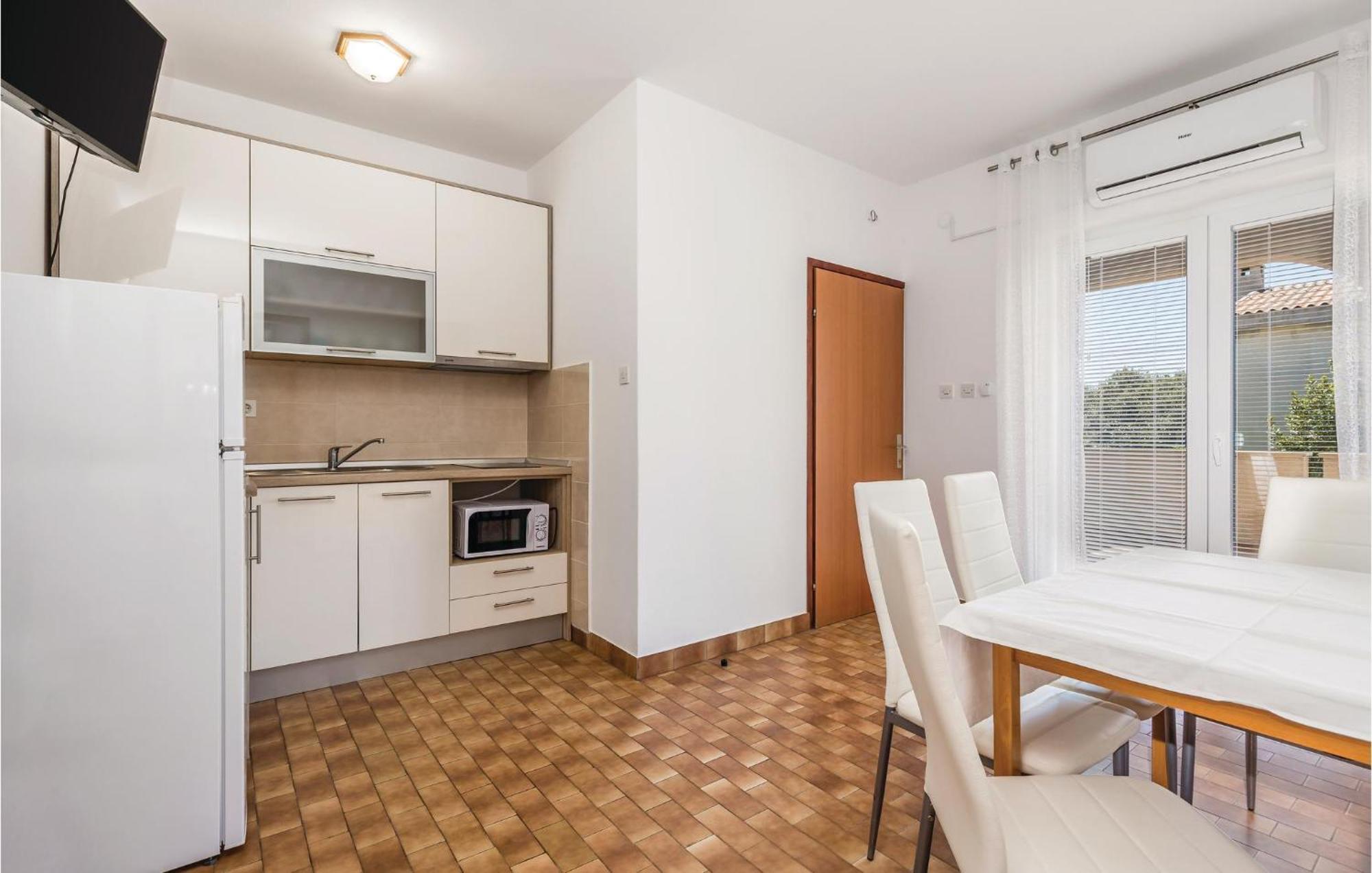 Lovely Apartment In Mandre With Wifi Exteriör bild