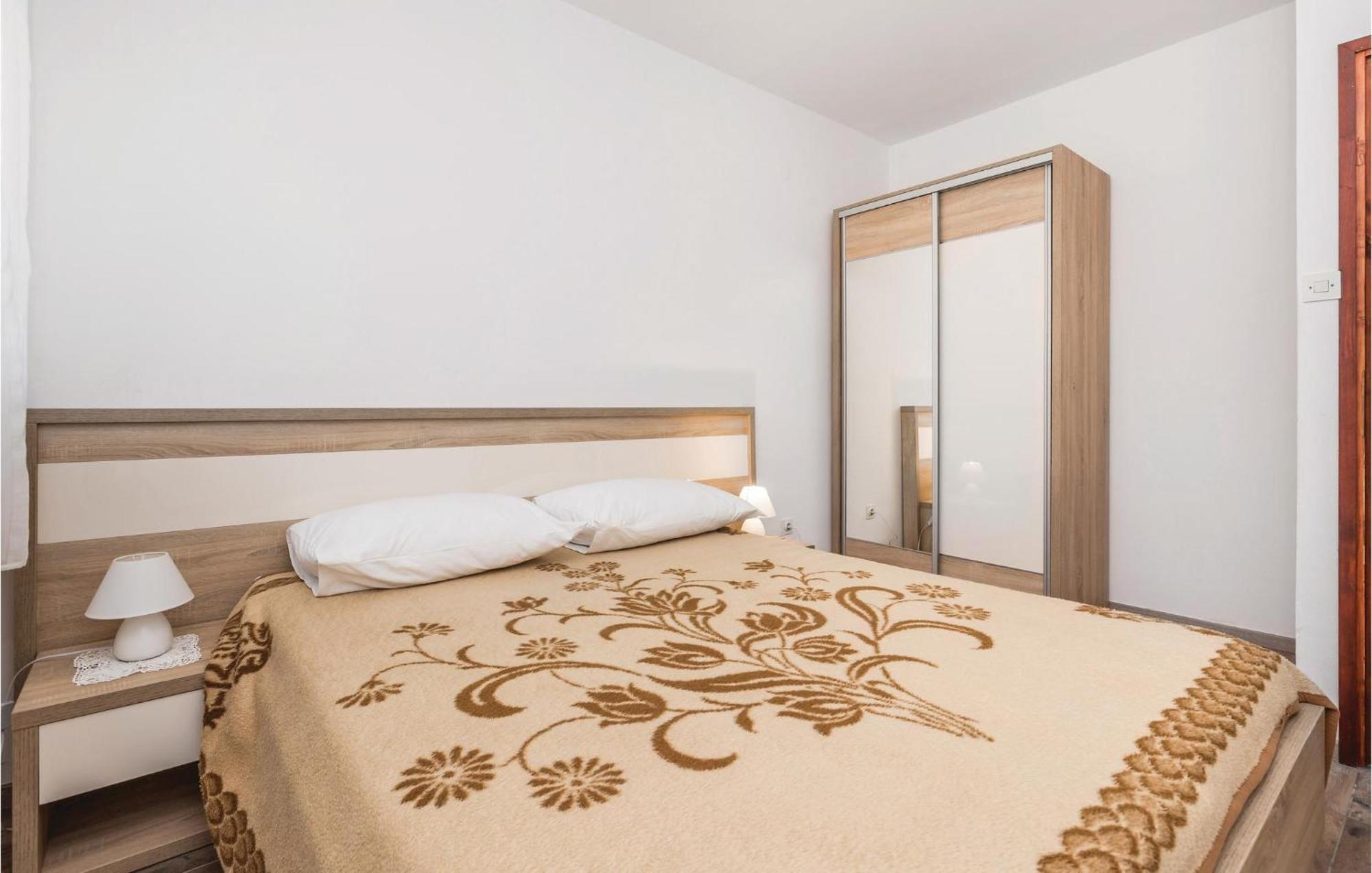 Lovely Apartment In Mandre With Wifi Exteriör bild