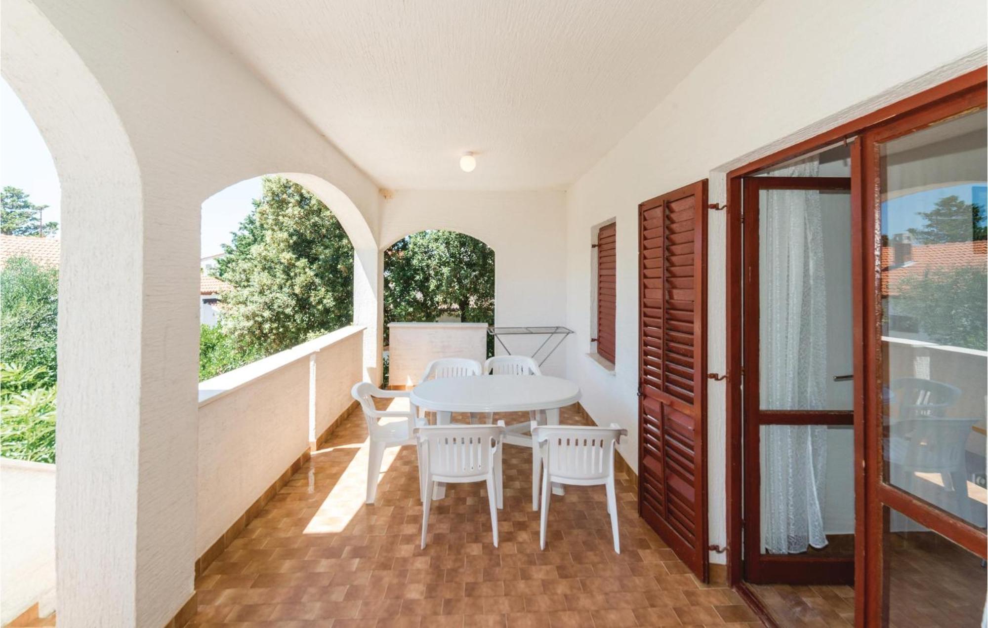 Lovely Apartment In Mandre With Wifi Exteriör bild