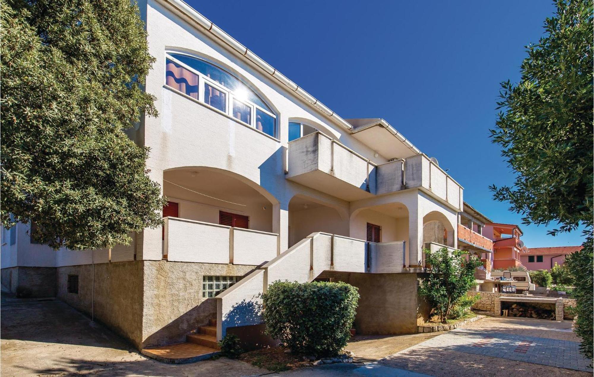 Lovely Apartment In Mandre With Wifi Exteriör bild